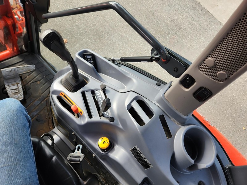 Tractors - Compact  Kubota L4060 Tractor  Photo